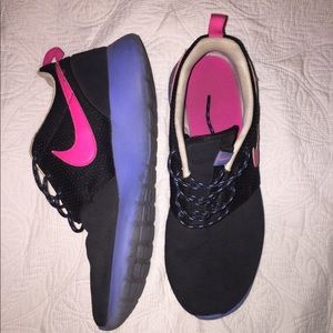 Pink & Blue Roshe Runs
